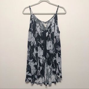 Silence + Noise High Low Floral Hook & Eye Tank